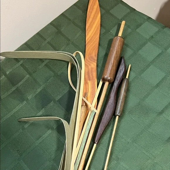 Vintage  Wooden Swan Sculpture with Natural Tones - Picture 6 of 15